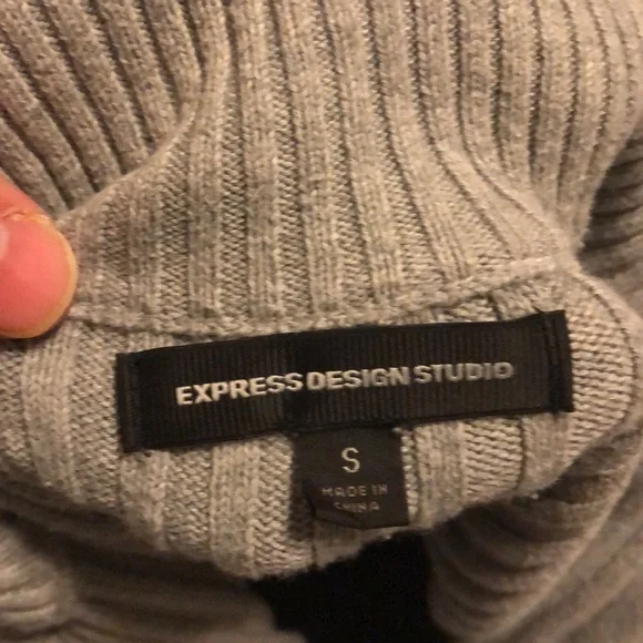 Express men, Gray, pull over sweater, size small - Picture 6 of 6